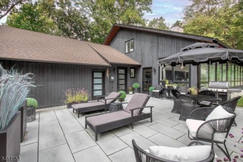 2 Hunters Glen Mendham NJ 07931