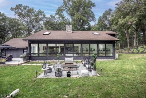 2 Hunters Glen Mendham NJ 07931