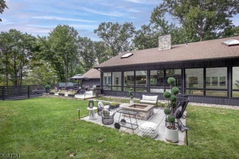 2 Hunters Glen Mendham NJ 07931