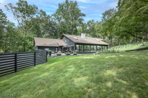 2 Hunters Glen Mendham NJ 07931