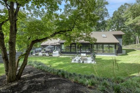 2 Hunters Glen Mendham NJ 07931
