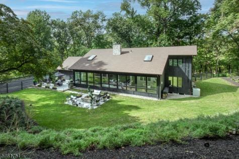 2 Hunters Glen Mendham NJ 07931