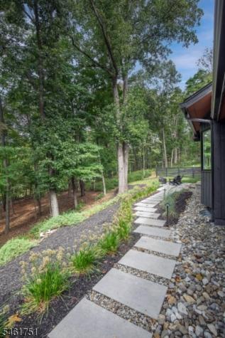 2 Hunters Glen Mendham NJ 07931