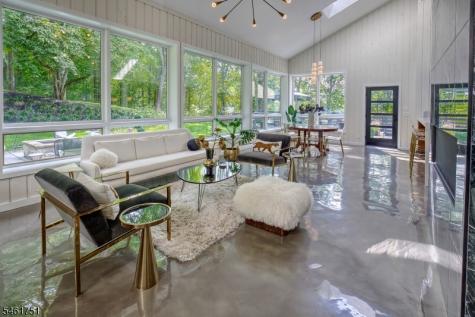 2 Hunters Glen Mendham NJ 07931