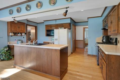 179 Oaks Road Long Hill NJ 07946