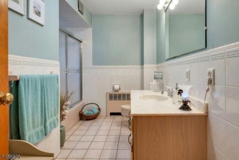 179 Oaks Road Long Hill NJ 07946