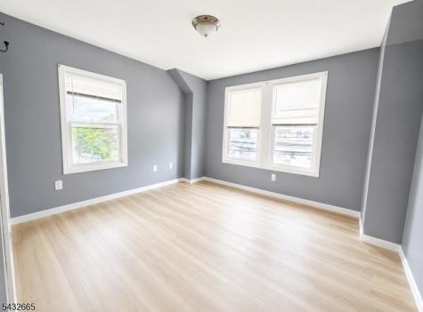 1086 18TH Avenue Newark NJ 07106