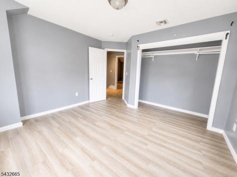 1086 18TH Avenue Newark NJ 07106