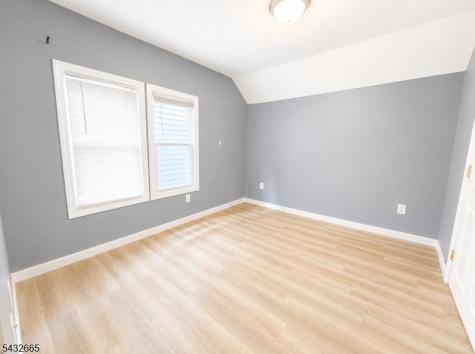 1086 18TH Avenue Newark NJ 07106