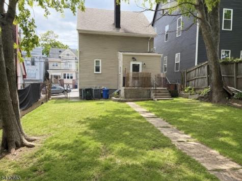 1086 18TH Avenue Newark NJ 07106