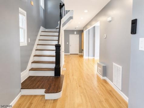1086 18TH Avenue Newark NJ 07106