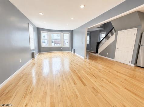 1086 18TH Avenue Newark NJ 07106