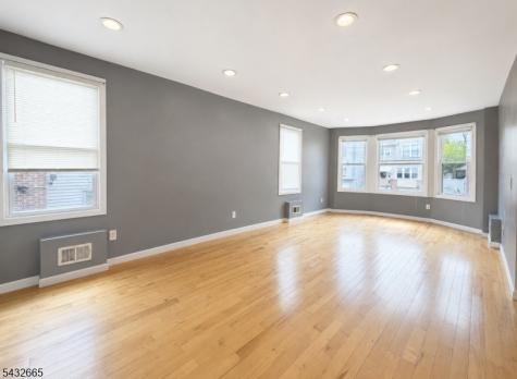 1086 18TH Avenue Newark NJ 07106