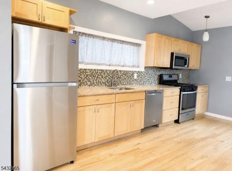1086 18TH Avenue Newark NJ 07106