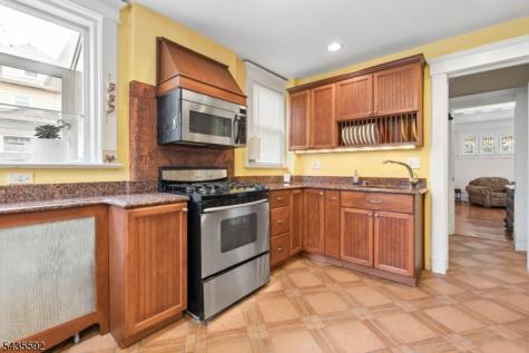 276 E 32nd Street Paterson NJ 07504