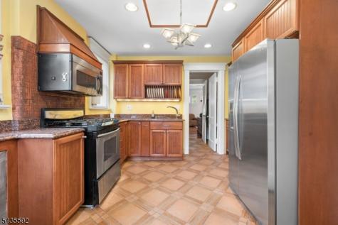 276 E 32nd Street Paterson NJ 07504