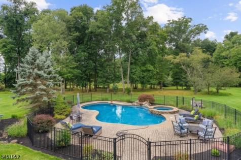 31 Balmoral Drive Alexandria NJ 08867