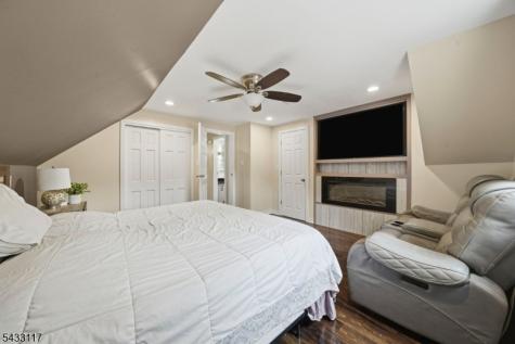 52 Barbara Drive Pompton Lakes NJ 07442