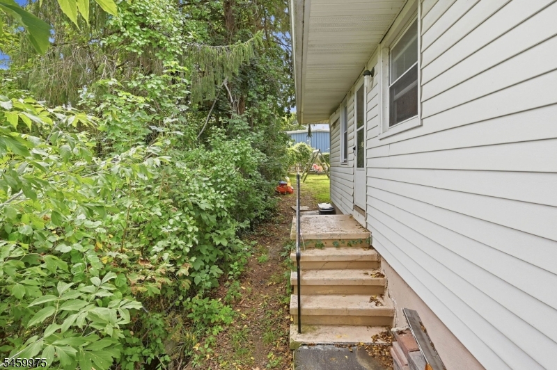 74 Trinity Street Newton NJ 07860