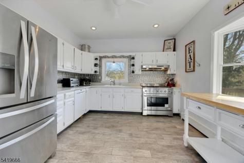 172 Yawpo Avenue Oakland NJ 07436