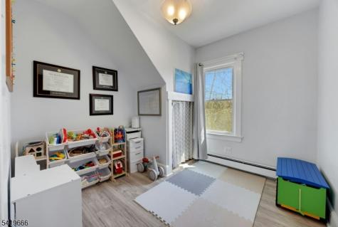 172 Yawpo Avenue Oakland NJ 07436