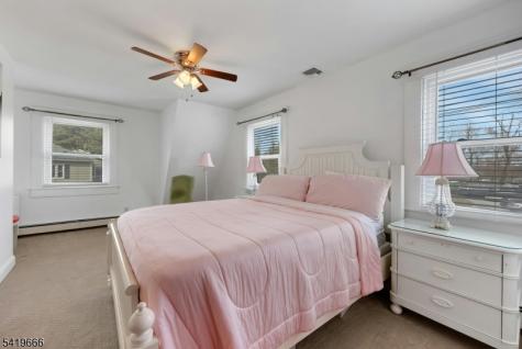 172 Yawpo Avenue Oakland NJ 07436