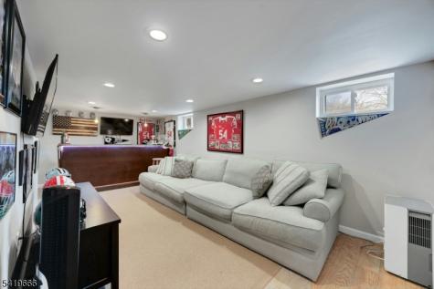 172 Yawpo Avenue Oakland NJ 07436