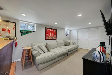 172 Yawpo Avenue Oakland NJ 07436
