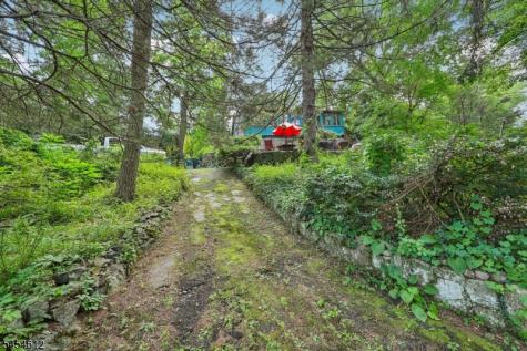 18 Nakomis Path Lincoln Park NJ 07035
