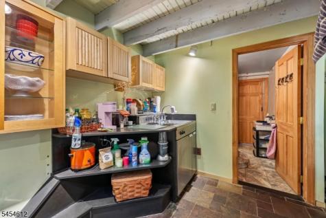 18 Nakomis Path Lincoln Park NJ 07035