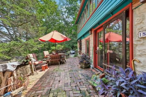 18 Nakomis Path Lincoln Park NJ 07035