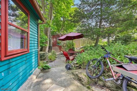 18 Nakomis Path Lincoln Park NJ 07035