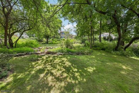 18 Nakomis Path Lincoln Park NJ 07035