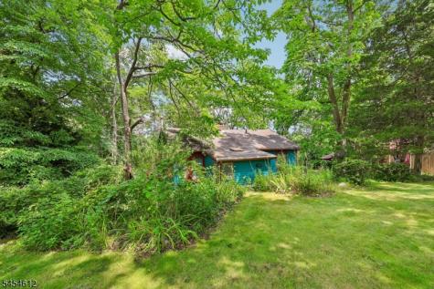 18 Nakomis Path Lincoln Park NJ 07035