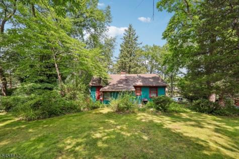 18 Nakomis Path Lincoln Park NJ 07035