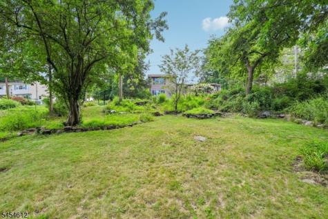 18 Nakomis Path Lincoln Park NJ 07035