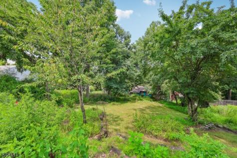 18 Nakomis Path Lincoln Park NJ 07035