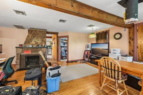 18 Nakomis Path Lincoln Park NJ 07035