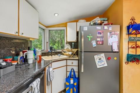 18 Nakomis Path Lincoln Park NJ 07035