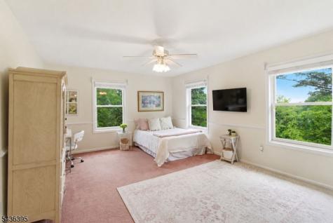 6 Fawn Ridge Road Clinton NJ 08833