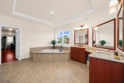 4 Jacob Court Raritan NJ 08822