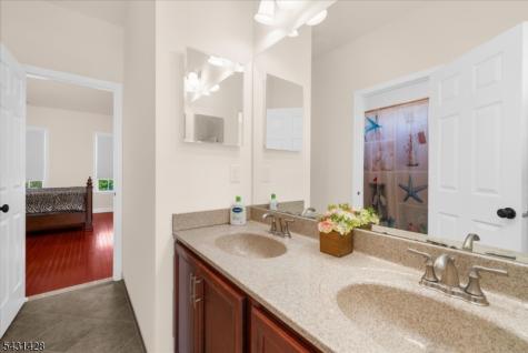 4 Jacob Court Raritan NJ 08822