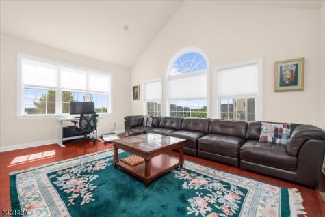 4 Jacob Court Raritan NJ 08822