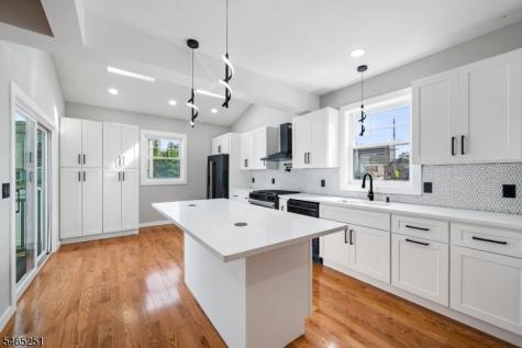 1123 Thompson Avenue Roselle NJ 07203