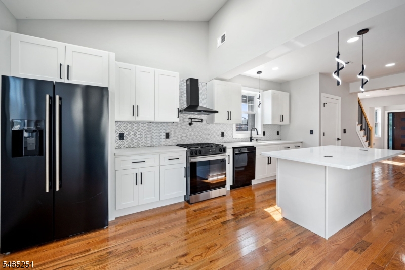 1123 Thompson Avenue Roselle NJ 07203