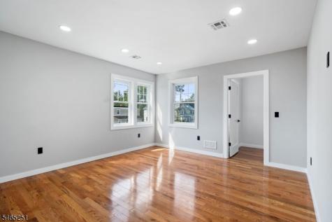 1123 Thompson Avenue Roselle NJ 07203
