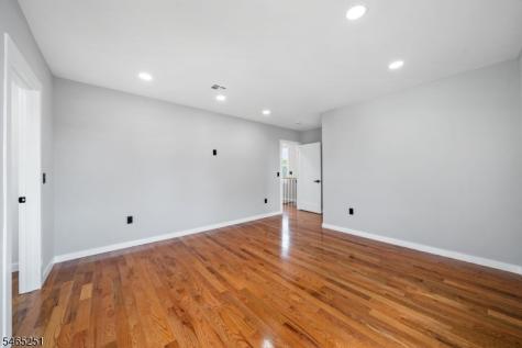 1123 Thompson Avenue Roselle NJ 07203