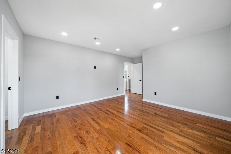 1123 Thompson Avenue Roselle NJ 07203
