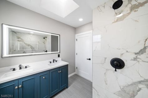 1123 Thompson Avenue Roselle NJ 07203