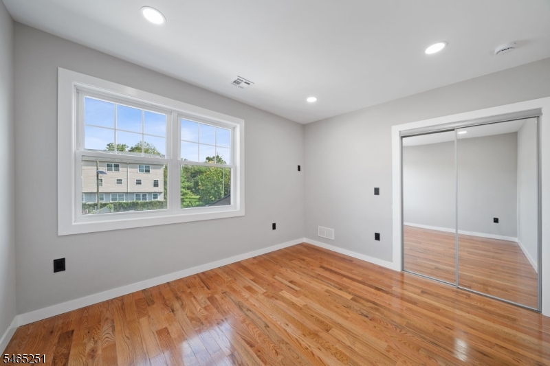 1123 Thompson Avenue Roselle NJ 07203